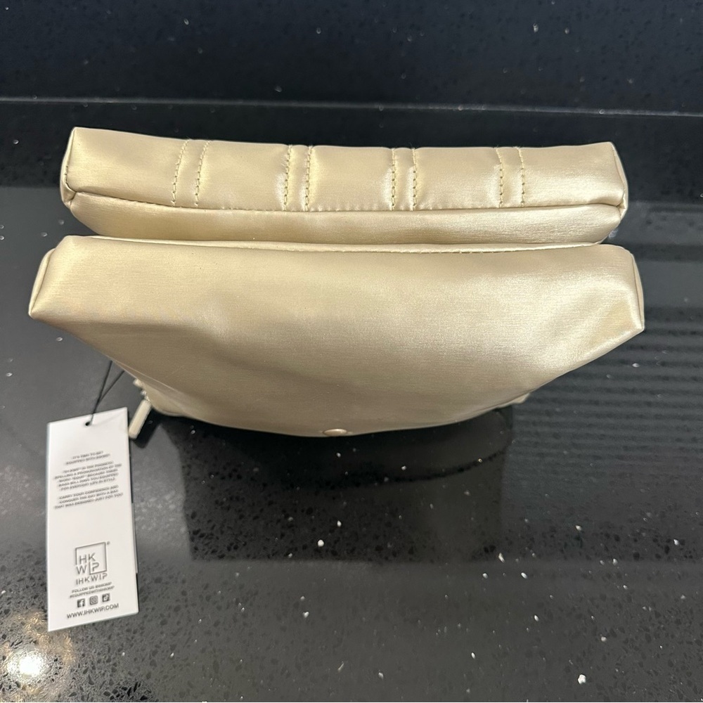 IHKWIP City Chic Double Entry Crossbody Bag NWT RFID Metallic Champagne - Picture 9 of 10